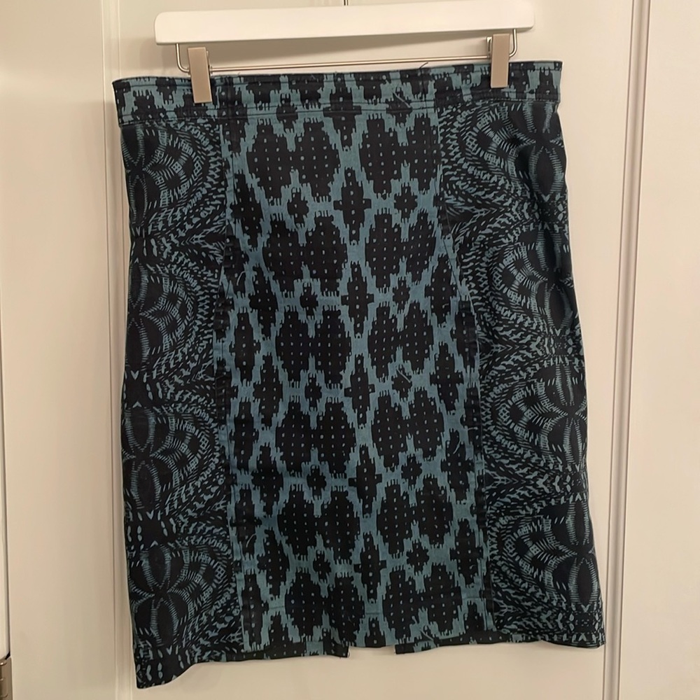 Patterned denim pencil skirt